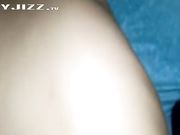 刚认识不久的骚女友约我到她租的小房子里打炮