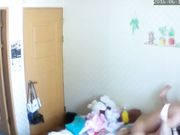 摄像头监控偷拍小夫妻晚上洗完澡后激情打炮