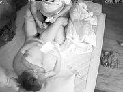 摄像头监控偷拍夫妻啪啪 老婆被干完直接睡觉了