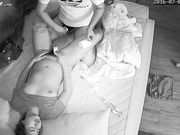 摄像头监控偷拍夫妻啪啪 老婆被干完直接睡觉了