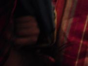 在亲戚家寄宿 半夜摸到表妹的房间捏捏她的小乳头