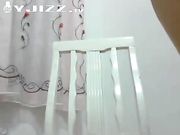 极品嫩穴网红家中用假鸡巴玩 忍不住飙尿了