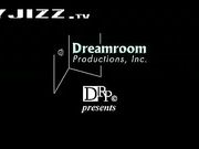 S型身材贫乳女友被我舔尿了