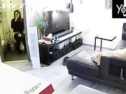 黑客破解家庭摄像头一家三口重点监控年轻貌身材很正点的女主人