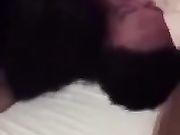 场面震撼闺蜜和老公宾馆滚床单被堵 男的拼死护情人有点让人感动