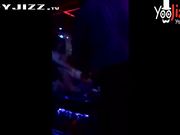 夜总会叫来一个漂亮妹子全裸表演 艳舞啤酒湿身小穴抽烟 花样繁多真刺激