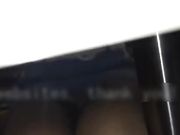 快餐店大胆漏小内内 手指还要隔着丝袜往里插