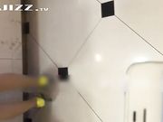 快餐店大胆漏小内内 手指还要隔着丝袜往里插