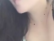 寂寞风骚小少妇家中欲火难耐 开直播露奶子