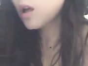 寂寞风骚小少妇家中欲火难耐 开直播露奶子