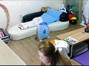 黑客破解高清摄像头偷拍大奶妹居家 夏天太热裸体看电视