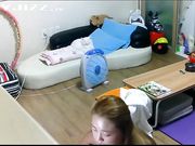 黑客破解高清摄像头偷拍大奶妹居家 夏天太热裸体看电视