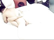 快速抽插要射时突然不让干了,担心用力太猛把套套干破