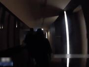 华裔美女主播五星级酒店与大鸡巴男友洗澡时从洗手间一直干到天台