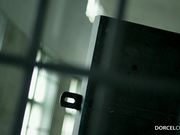 性感黑丝女狱警丽贝卡寂寞难耐勾引警卫狱房外激情啪啪 多姿势爆操真刺激