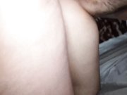 淫荡美女被3男人群P小穴肛门嘴巴同时被插！淫叫不停