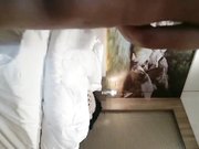 ,颜值好身材棒,用尽全力各种激烈爆插,偷拍全程直播给粉丝观看