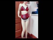 挑逗跳艳舞 被男友按倒 无套插入一顿猛操