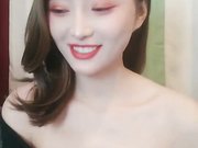 沙發上後入騎乘嘗試各種體位完事後再用按摩器震動逼逼 呻吟白漿溢出