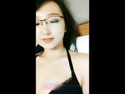 淫騷眼鏡少婦性感黑絲跳蛋自慰沖洗後跟炮友口交啪啪-1