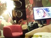 星哥情趣酒店对着镜子炮轰雪白肌肤制服湘妹子