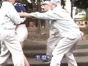 工厂拖欠工资绝色老板娘被数名老工人轮番狂操7