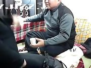 老爷老太太也学会潮流在家开直播