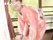 大奶白嫩老板娘被客人强行拖到房间给肏了