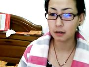 少妇骚网友经不住我撩拨 抠起了骚逼