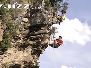 年轻情侣挑战极限做爱 蹦极时悬在空中快炮抽插真刺激