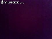 暗恋已久的文艺委员在宿舍给我看她的大奶子 又大又圆真想摸