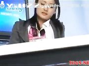 淫荡的新闻直播员 做直播时欲望来袭爽了一波