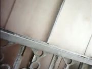 强哥带你性探访藏在停车场内的淫窝找了个红衣小妹吃快餐