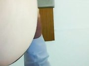 戴着金丝眼镜样子很斯文的英语老师哎娜没想到脱光衣服操逼那么淫骚