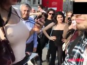 在人群中让人摸奶子,摸逼逼,真刺激