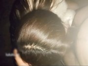 小情侣找刺激晚上来到荒郊野外打野炮妹子先撒泡尿再吃肉棒啪啪