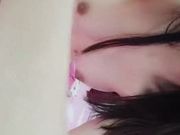 蘇蘇和閨蜜約小表弟3P 兩禦姐輪流上表弟吸精無套內射