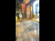 KTV卫生间包房一边唱一边操逼真缺德拿喝酒杯洗鸡巴-1