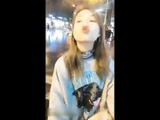 KTV卫生间包房一边唱一边操逼真缺德拿喝酒杯洗鸡巴-1