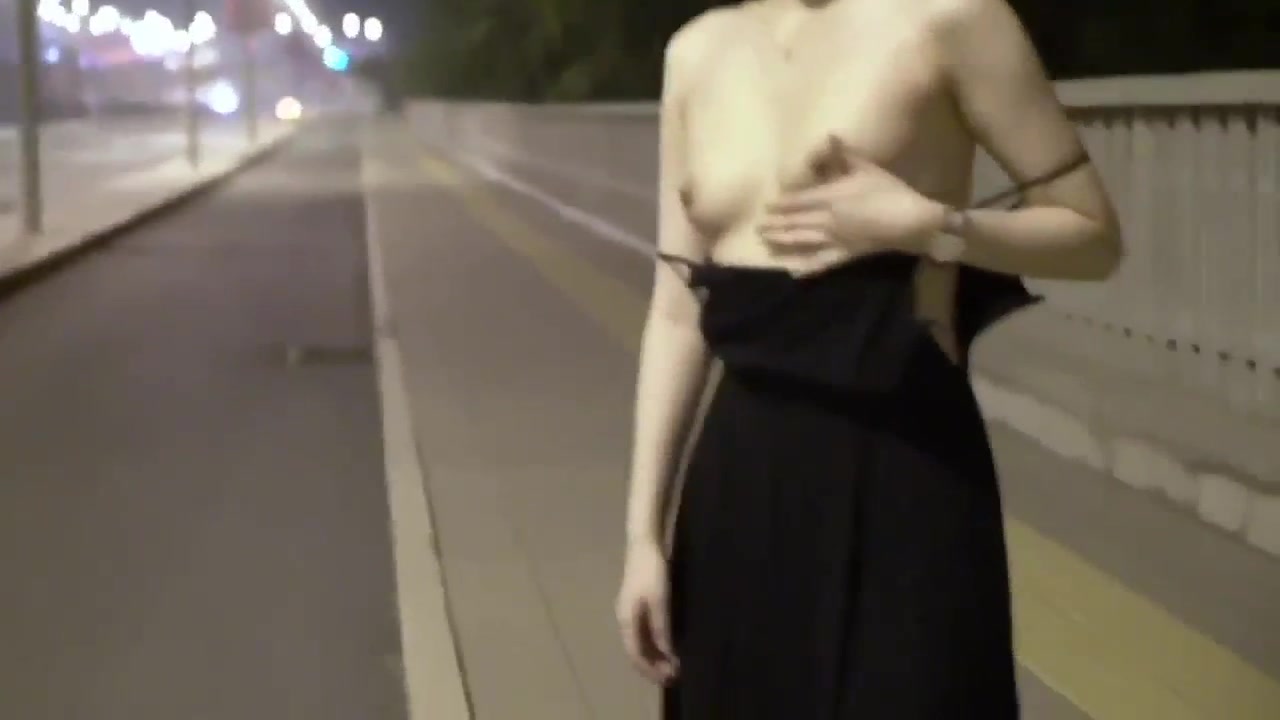 最新抖音女神『咚小姐』骚魅裸舞 户外露出口交福利