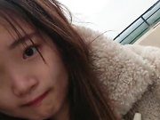 潮州户外嫖妓达人小哥搭讪个很嫩的站街妹上楼顶冒着大风啪啪