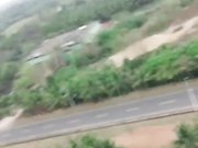 潮州户外嫖妓达人小哥搭讪个很嫩的站街妹上楼顶冒着大风啪啪