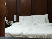 情侣酒店约会 女友打扮的漂漂亮亮的接受亲爱的凶猛啪啪 射的满脸精华