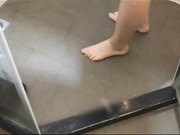 约啪黑丝萝莉邻家小妹 可爱招操足交插进去有点痛 按倒无套直接操