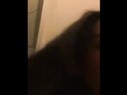 杭州某校女神级极品大学美女主动坐在男友大鸡巴上不停的运动