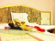 同城交友软件上认识的性感美女少妇聊熟后约出来和朋友一起玩3P