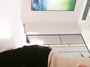 进屋就被强行拉掉裤子不洗澡强迫口交,干逼时男说：你的逼比你脸蛋都好看