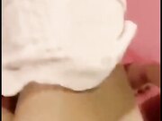 姐夫在汽水里加了安眠药给清纯气质小姨子喝迷倒后无套外射她屁股上