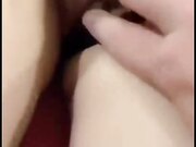 姐夫在汽水里加了安眠药给清纯气质小姨子喝迷倒后无套外射她屁股上