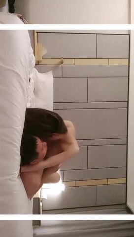 深夜第二场性感吊带大奶少妇TP啪啪，再来第二炮让自摸看硬再开干猛操抽插